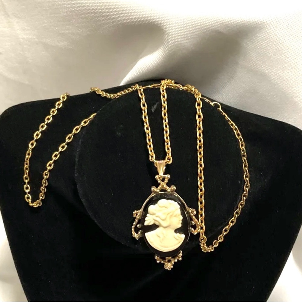 Vintage Cameo Brooch/Pendant